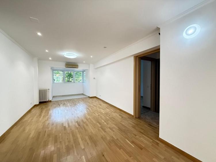 Apartament cu 4 camere decomandat în Splaiul Unirii