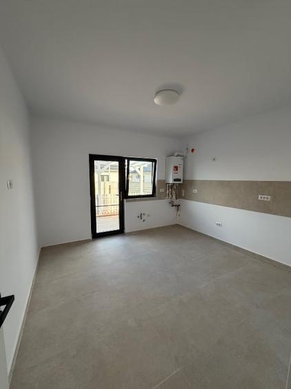 Casă individuală cu 4 camere cu Canalizare în Central