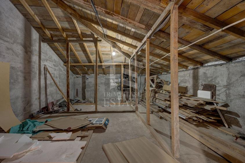 Casă individuală cu 40 camere cu Canalizare în Ultracentral