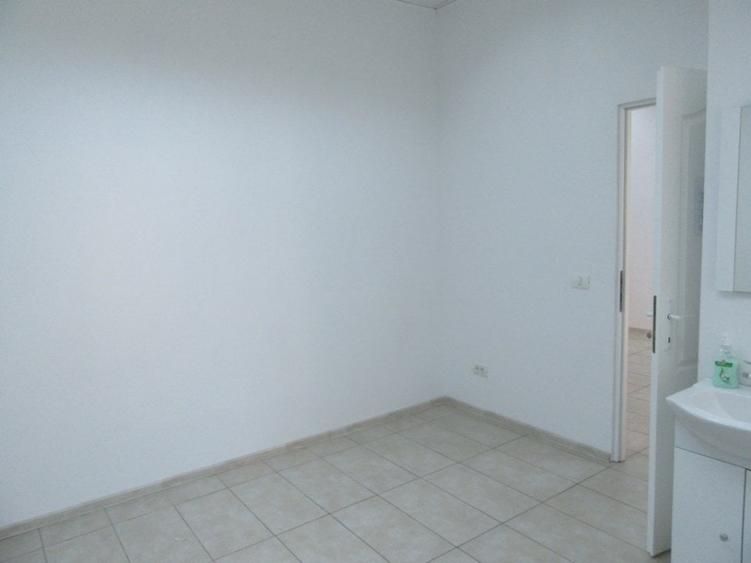 Spațiu comercial, de 74 mp, în Teiul Doamnei