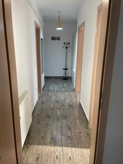 Apartament cu 2 camere decomandat în Tractorul
