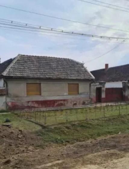 Casă cu 4 camere cu Teren 1800 Mp în Central