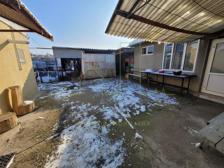 Zona Dambovita. 2 Case. Teren 933 mp. - 2