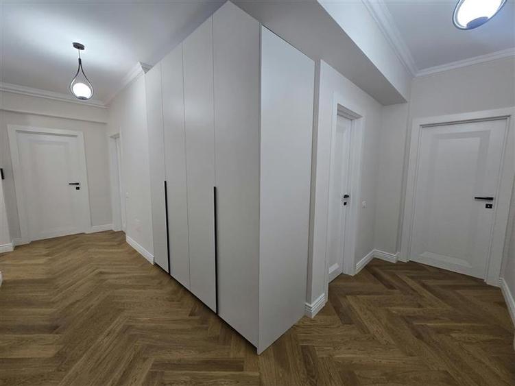 Apartament cu 3 camere decomandat în Bucureștii Noi