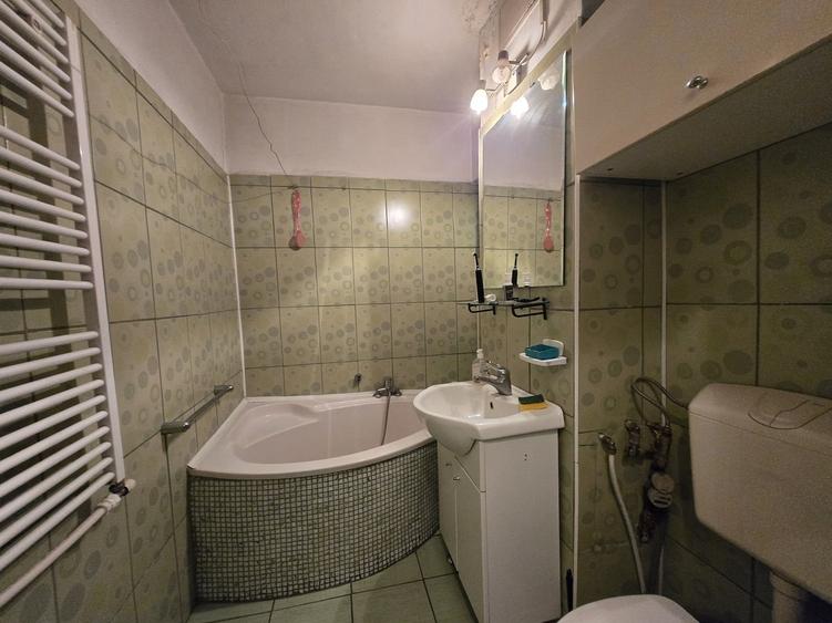 Apartament 3 camere Decomandat Toporasi Etaj 2 - 11