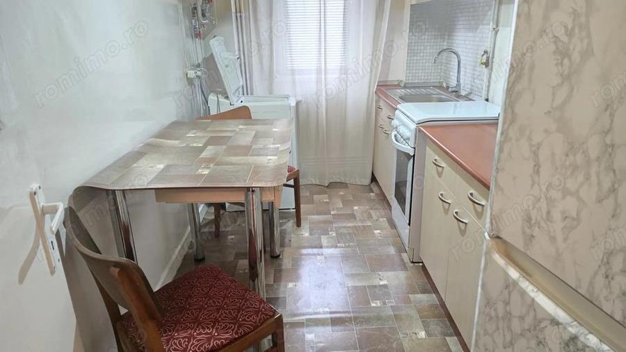 Inchiriez apartament 2 camere in Deva, zona Piata Centrala, decomandat, etaj 3, suprafata utila 48 m - 1
