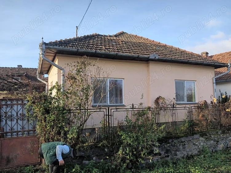 Vand casa in Mihaiesti jud.Hunedoara .Detali la tel. . - 2