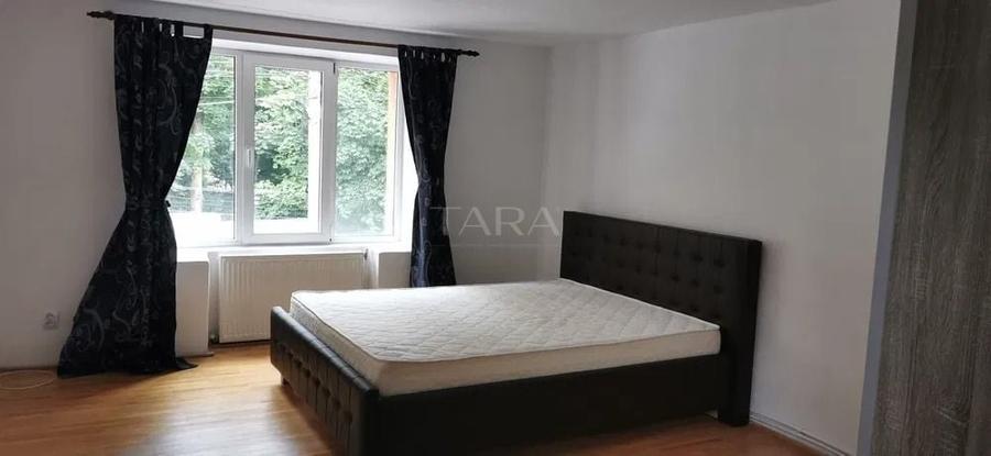 Casă / Vilă cu 4 camere de vânzare în zona Centru - 4