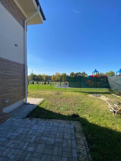 Vila superba situata langa lac si parc | Tunari - 14