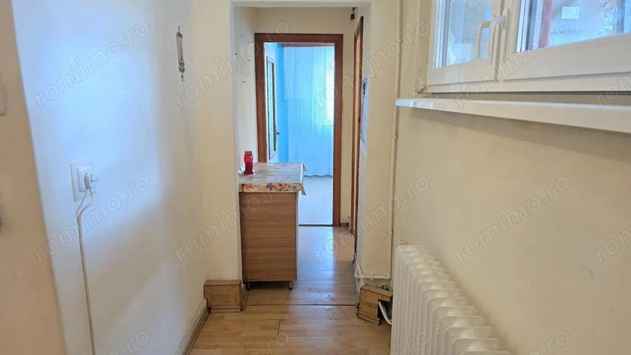 Vand apartament 2 camere decomandat in Deva, zona Micro 15, etaj 8, - 12