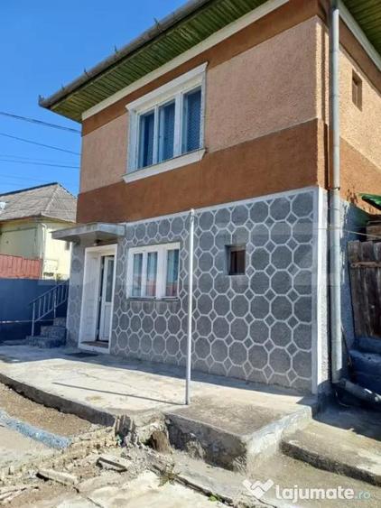 Casa de vanzare, cu 3 camere, 85 mp, 151 mp teren, zona cent - 15