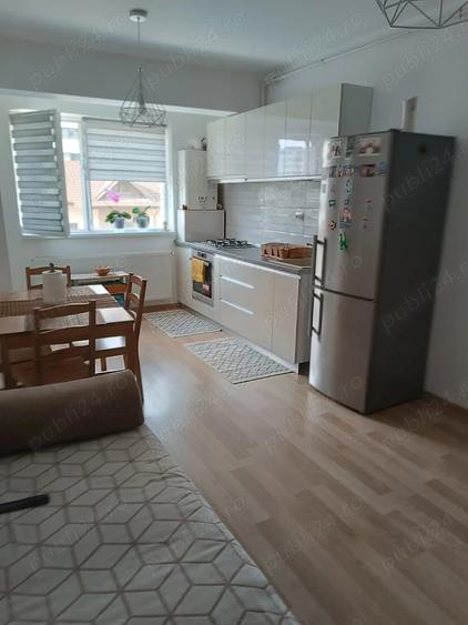 Vanzare apartament 3 camere - 1