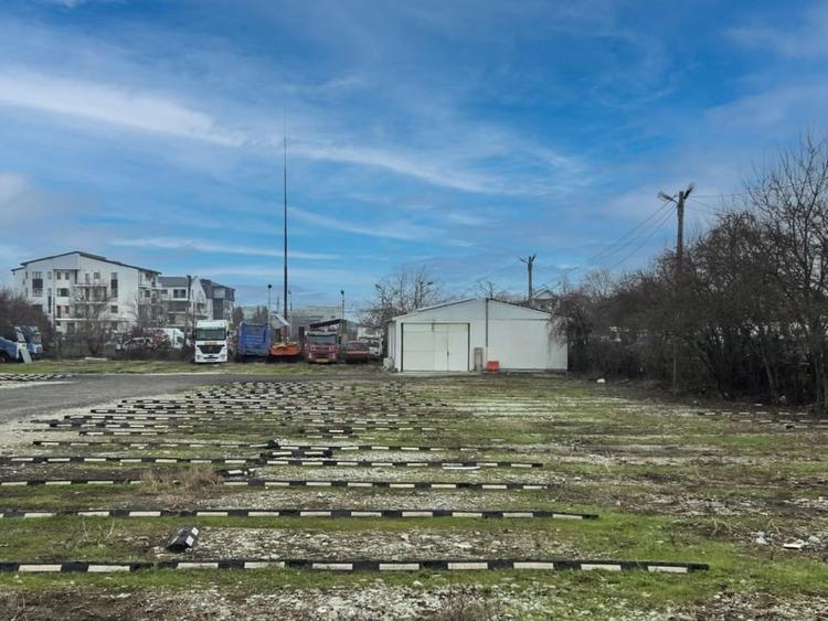 Teren De Inchiriat pentru Rent A Car Otopeni 1.000 - 5.000 mp - 2