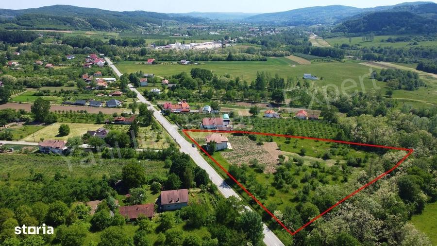 Casă cu 4 camere în Bujoreni