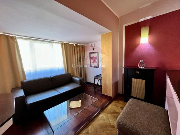 Garsoniera spatioasa - Piata Romana, vedere spre ASE, disponibila acum