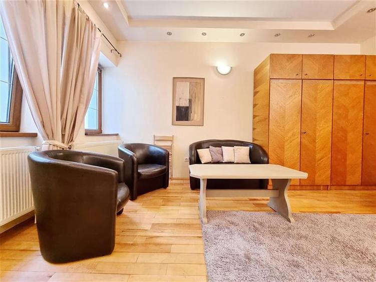 Garsoniera spatioasa de inchiriat in Centrul Istoric al Brasovului - 10