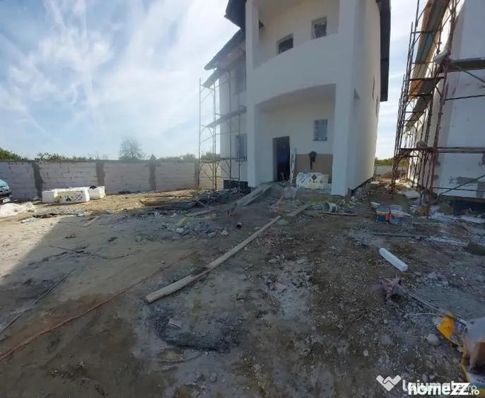 Casă cu 5 camere cu Teren 400 Mp în Central