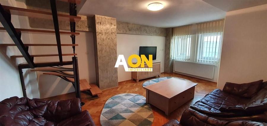 Apartament cu 4 camere decomandat, mobilat în Central
