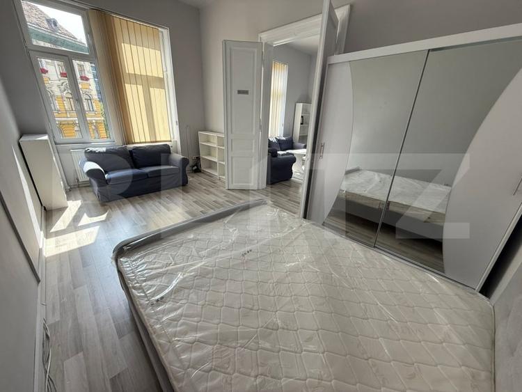 Apartament cu 2 camere semidecomandat, mobilat în Central