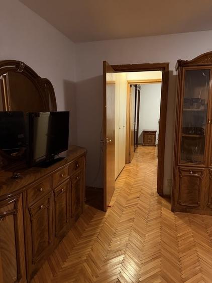 Apartament cu 3 camere semidecomandat în Câmpia Libertății