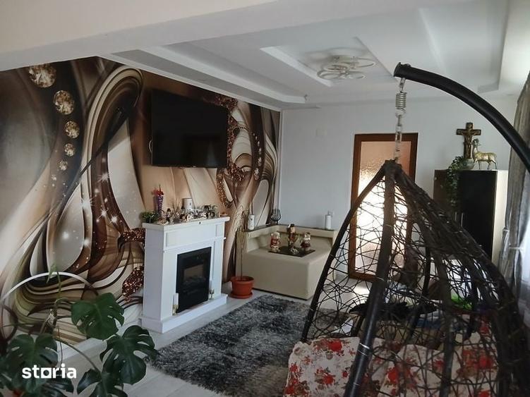 Casă cu 4 camere cu Teren 150 Mp în Bradu