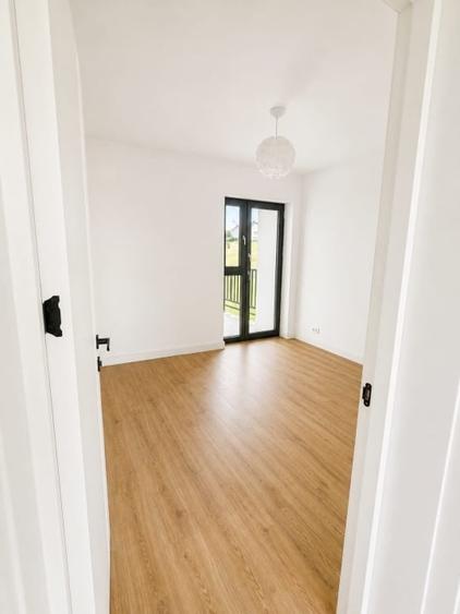 Apartament cu 4 camere semidecomandat, mobilat în Rediu