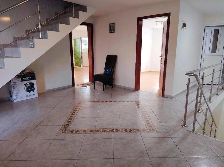 Casă cu 7 camere cu Teren 1600 Mp în Potigrafu