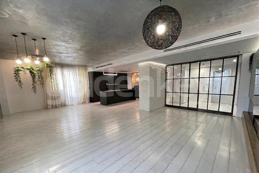 Penthouse cu 5 camere decomandat, mobilat în Herăstrău