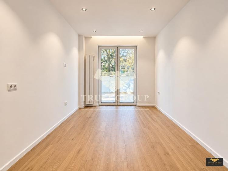 Apartament cu 4 camere decomandat, mobilat în P-ța Victoriei