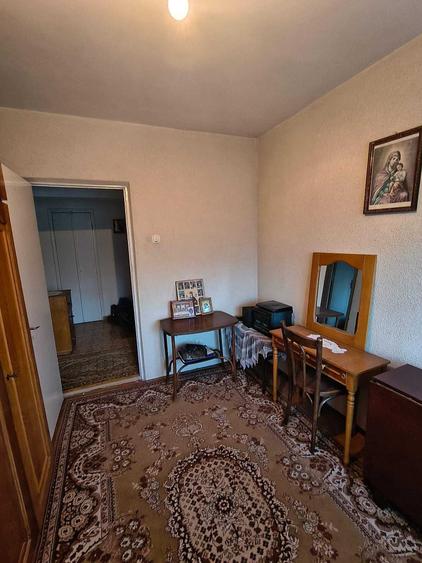 Apartament cu 3 camere decomandat în Pod