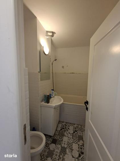 Apartament cu 3 camere semidecomandat în Calea București