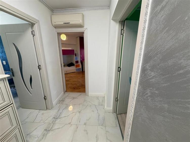 Apartament cu 3 camere decomandat, mobilat în Dacia