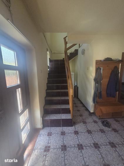 Casă cu 4 camere decomandat cu Teren 250 Mp în Șimnicu de Sus