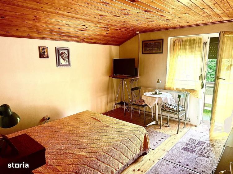 Casă cu 4 camere în Clăbucet