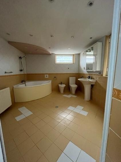 Casă individuală cu 6 camere cu Canalizare în Mangalia