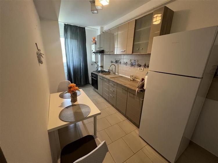 Apartament cu 2 camere decomandat, mobilat în Sud