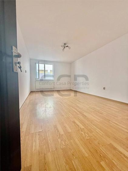 Casă cu 5 camere cu Teren 240 Mp în Apărătorii Patriei