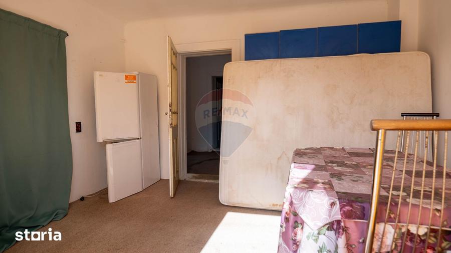 Casă cu 3 camere cu Teren 1045 Mp în Corbii Mari