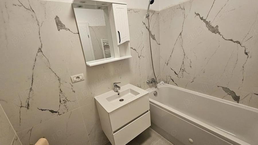 Apartament cu 2 camere decomandat în Aradului