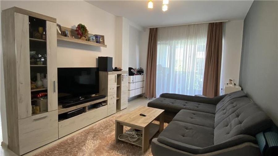 Apartament cu 3 camere semidecomandat, mobilat în Turnișor