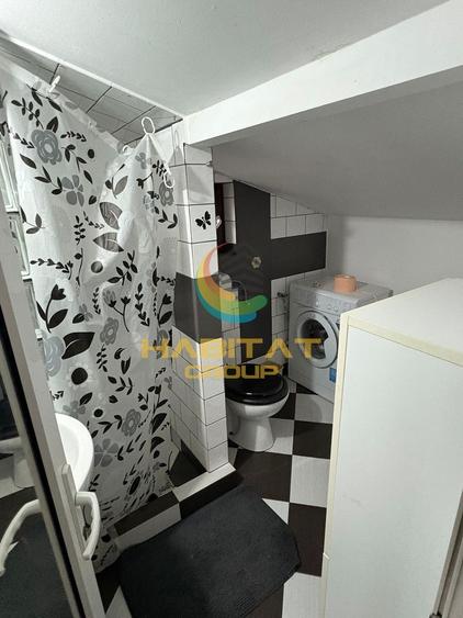 Casă individuală cu 11 camere cu Canalizare în P-ța Reșița