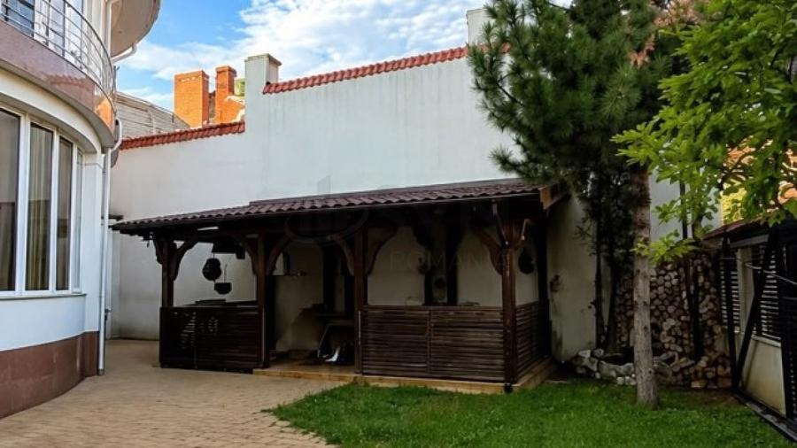 Casă individuală cu 7 camere cu Canalizare în Calea Călărașilor