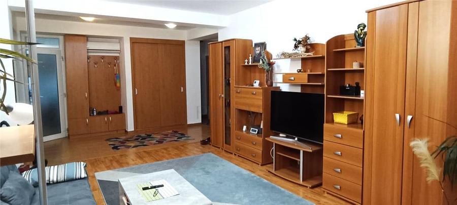 Apartament cu 4 camere decomandat în Aradului