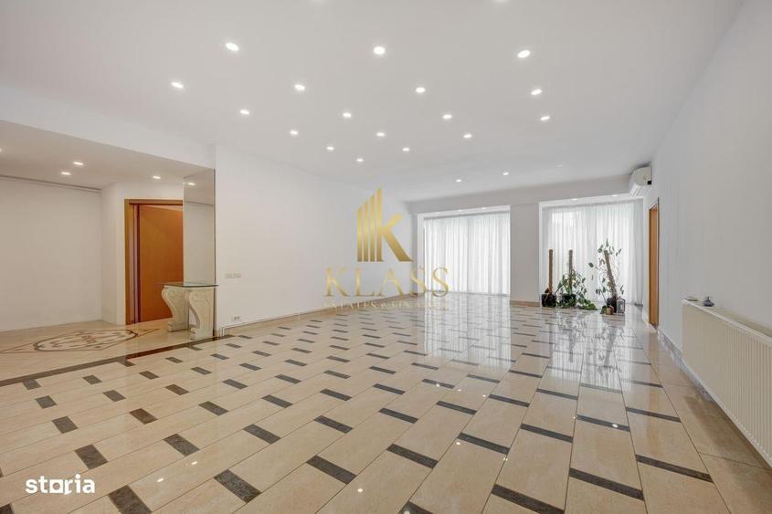 Apartament cu 5 camere decomandat în Primăverii