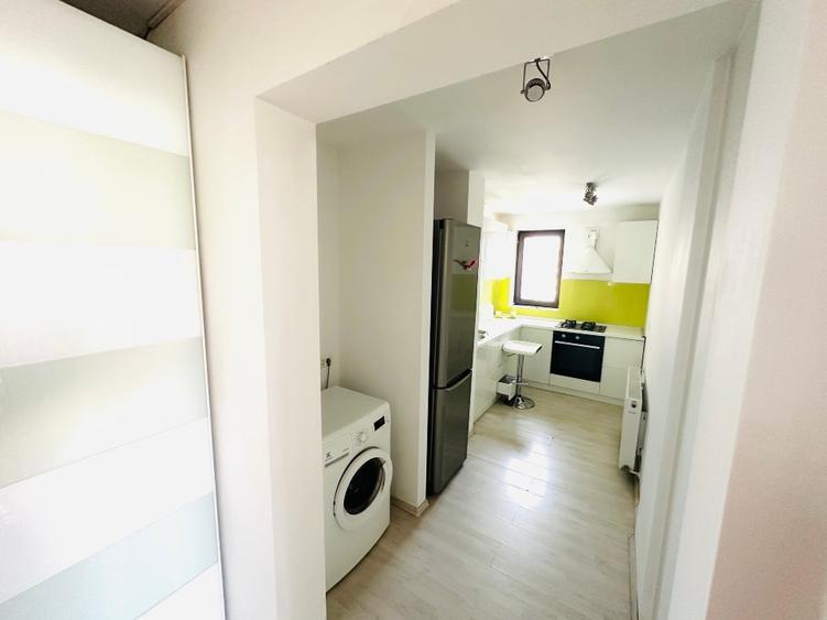 Apartament cu 3 camere semidecomandat, mobilat în Drumul Taberei
