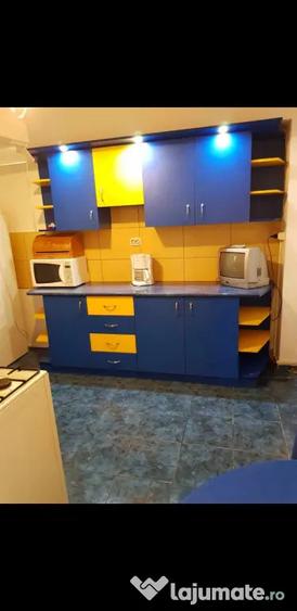 Apartament cu 3 camere decomandat în Calea București