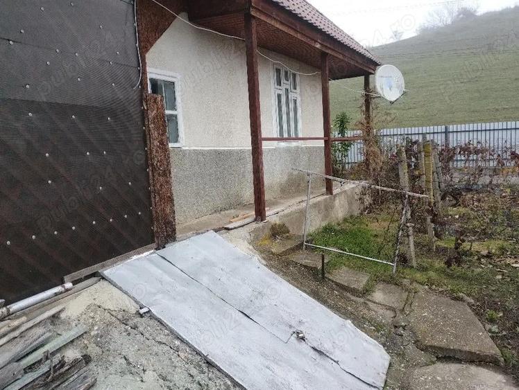 Vand casa batraneasca renovata par?ial, terasa,zona superba langa Bacau,sat Bal?ata, comuna Sarata - 6