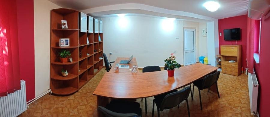 Inchiriez Birou finisat si mobilat modern - 2