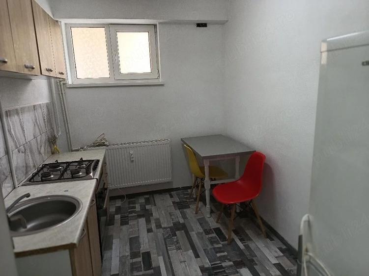 Vand apartament cu doua camere situat pe strada Oituz - 1