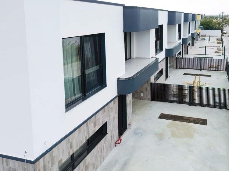 Casa P+1 - RATE DEZVOLTOR - 4 camere- suprafata 151 mp - 2 - Mamaia-Sat - 12